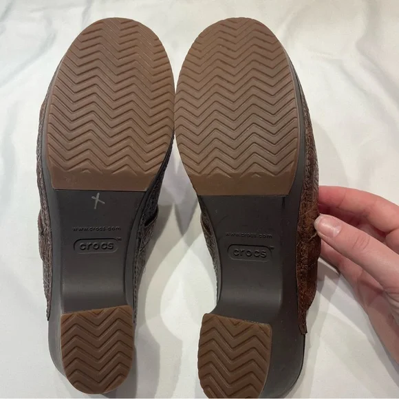 Crocs Brown Embossed Leather-Look Heeled Mules Slide On Women’s Size 10 Shoes - Picture 13 of 16